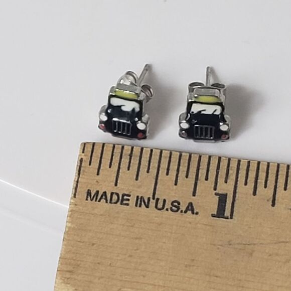 NOVELTY Post Pierced Earrings Tractor Trailer Truck - Picture 6 of 6